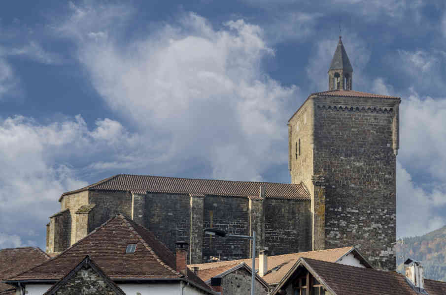 Comunidad Foral de Navarra 006 - Isaba - parroquia de san Cipriano.jpg